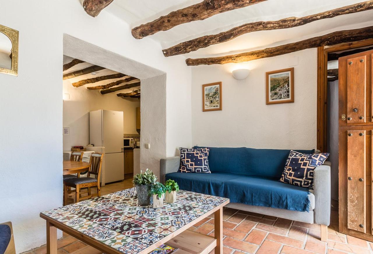 Dom wakacyjny Casa Mundo - 16th Century Traditional White With Pool *