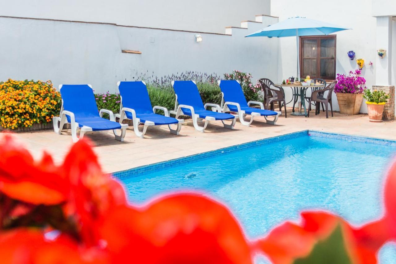 Dom wakacyjny Casa Mundo - 16th Century Traditional White With Pool
