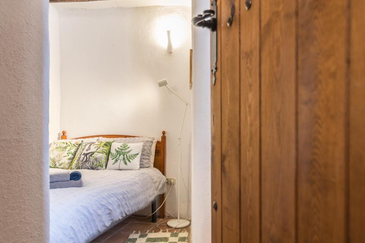 Dom wakacyjny Casa Mundo - 16th Century Traditional White With Pool Pinos del Valle