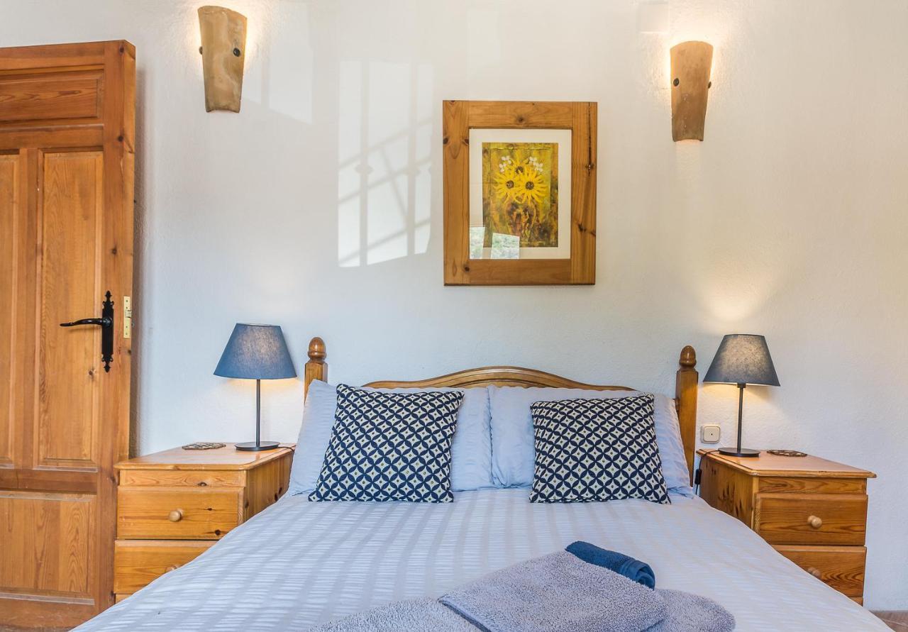 Dom wakacyjny Casa Mundo - 16th Century Traditional White With Pool