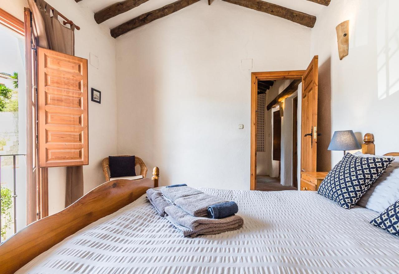 Dom wakacyjny Casa Mundo - 16th Century Traditional White With Pool *